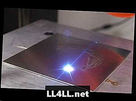 Un laser à fibre jouant la chanson "toujours vivante" de Portal