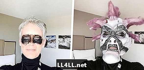 ג'יימי לי קרטיס השתתף ב- BlizzCon גלישה בסתר & פסיק; דונינג עולם של תלבושות וורקראפט